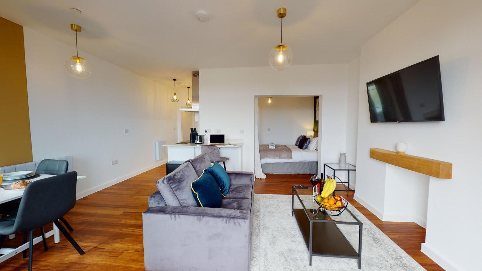 Studio Apartment With 65" Smart Tv Newport  Ngoại thất bức ảnh
