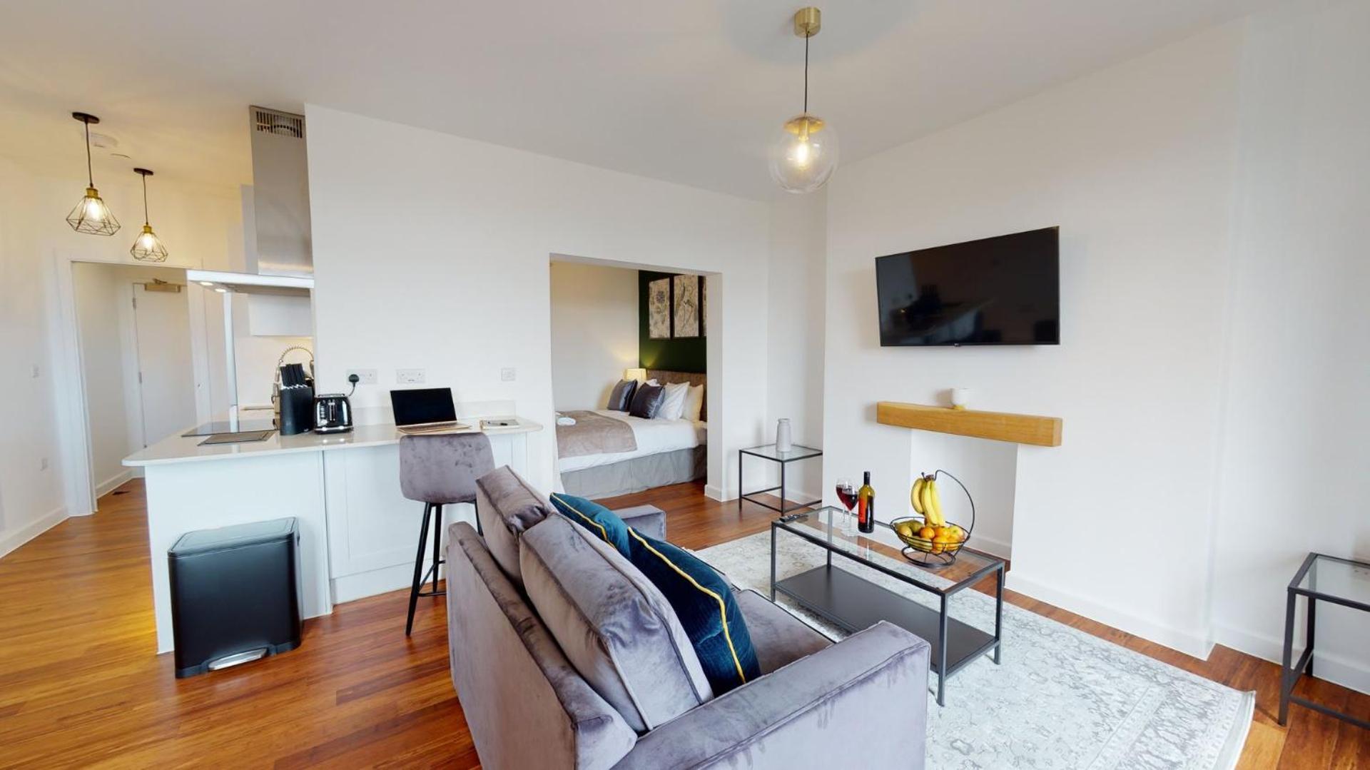 Studio Apartment With 65" Smart Tv Newport  Ngoại thất bức ảnh