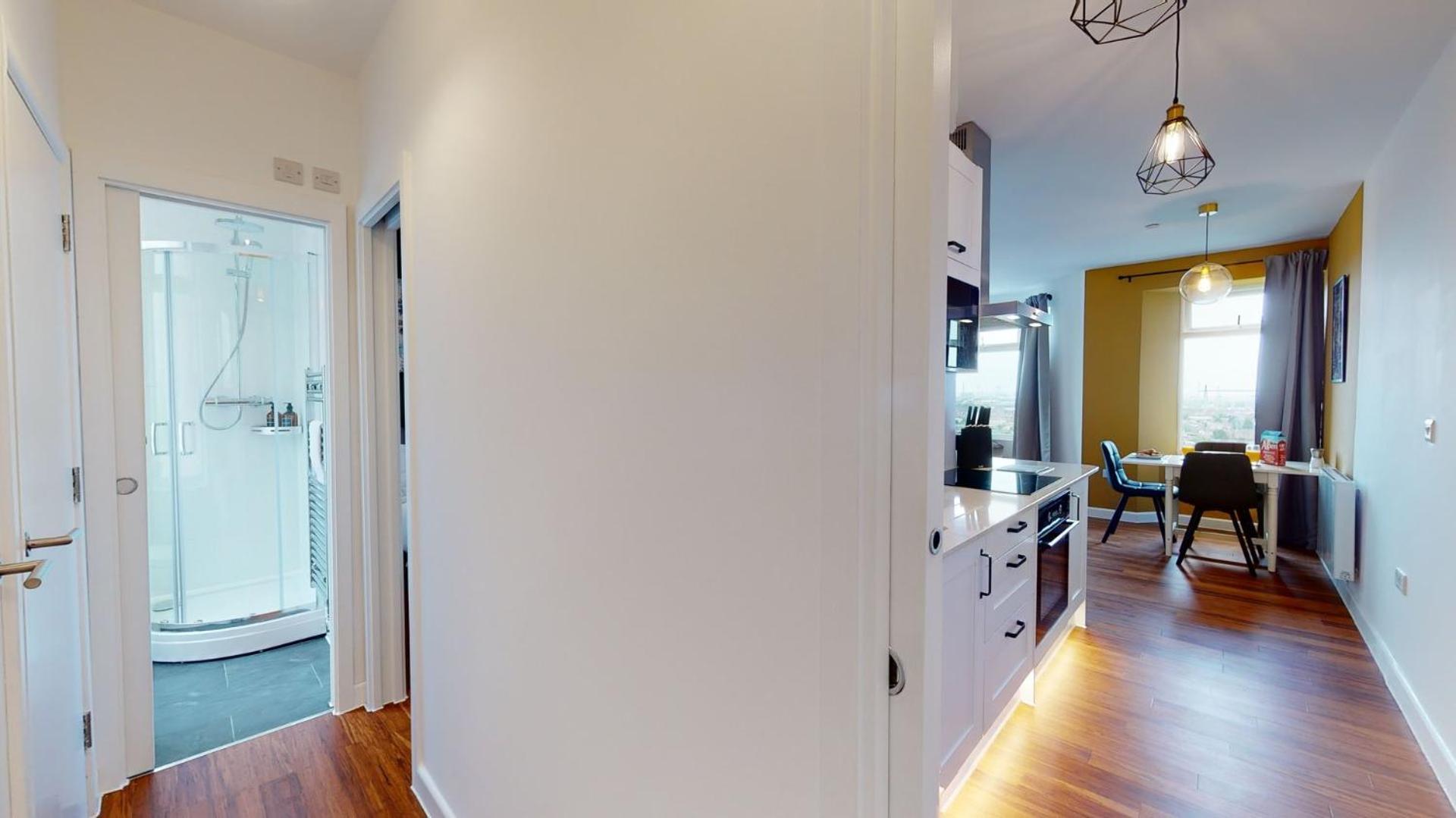 Studio Apartment With 65" Smart Tv Newport  Ngoại thất bức ảnh
