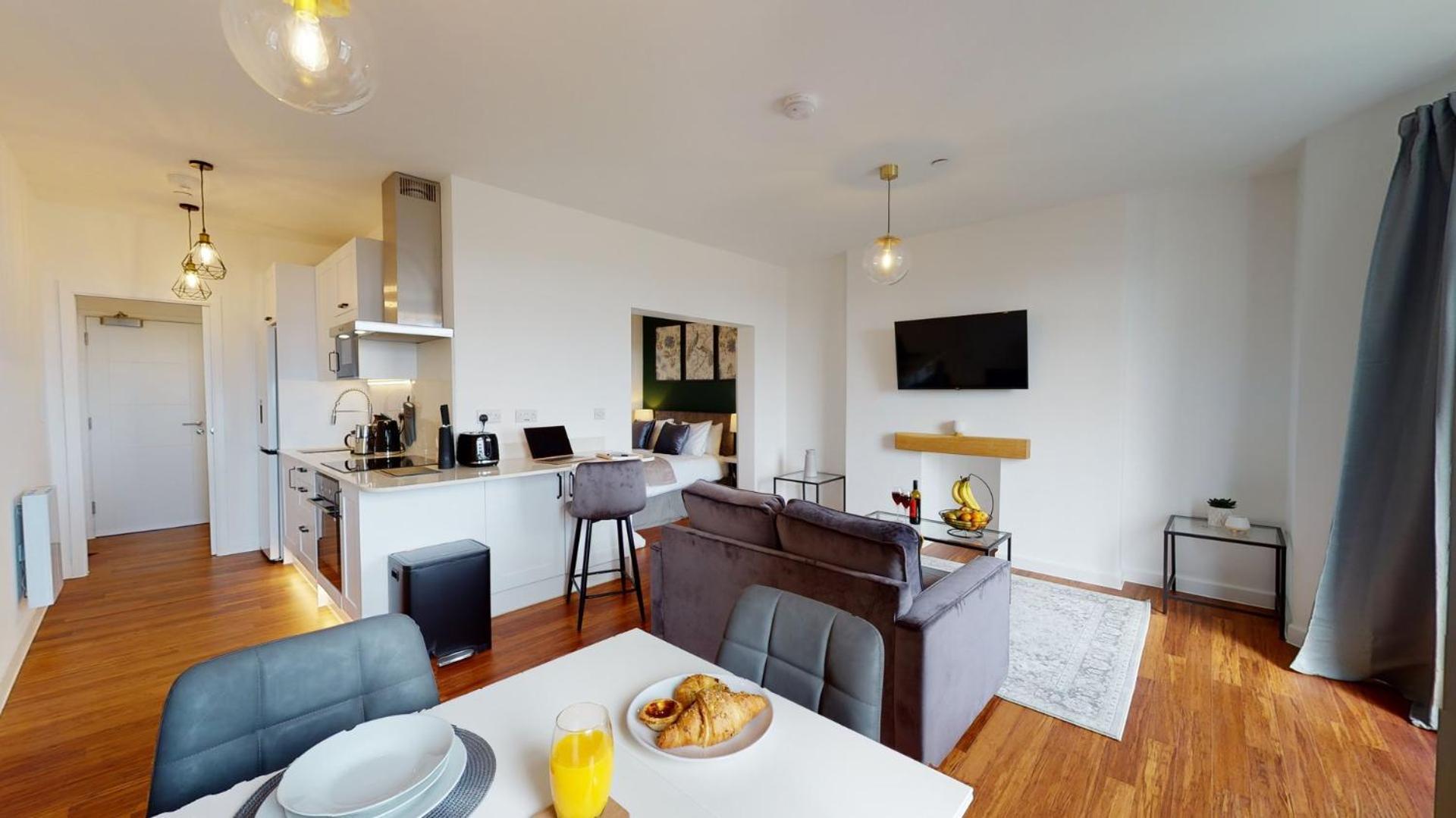 Studio Apartment With 65" Smart Tv Newport  Ngoại thất bức ảnh